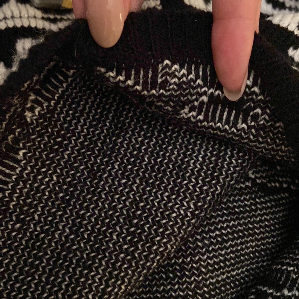 Black and White Knit Sweater - Picture 15 of 15